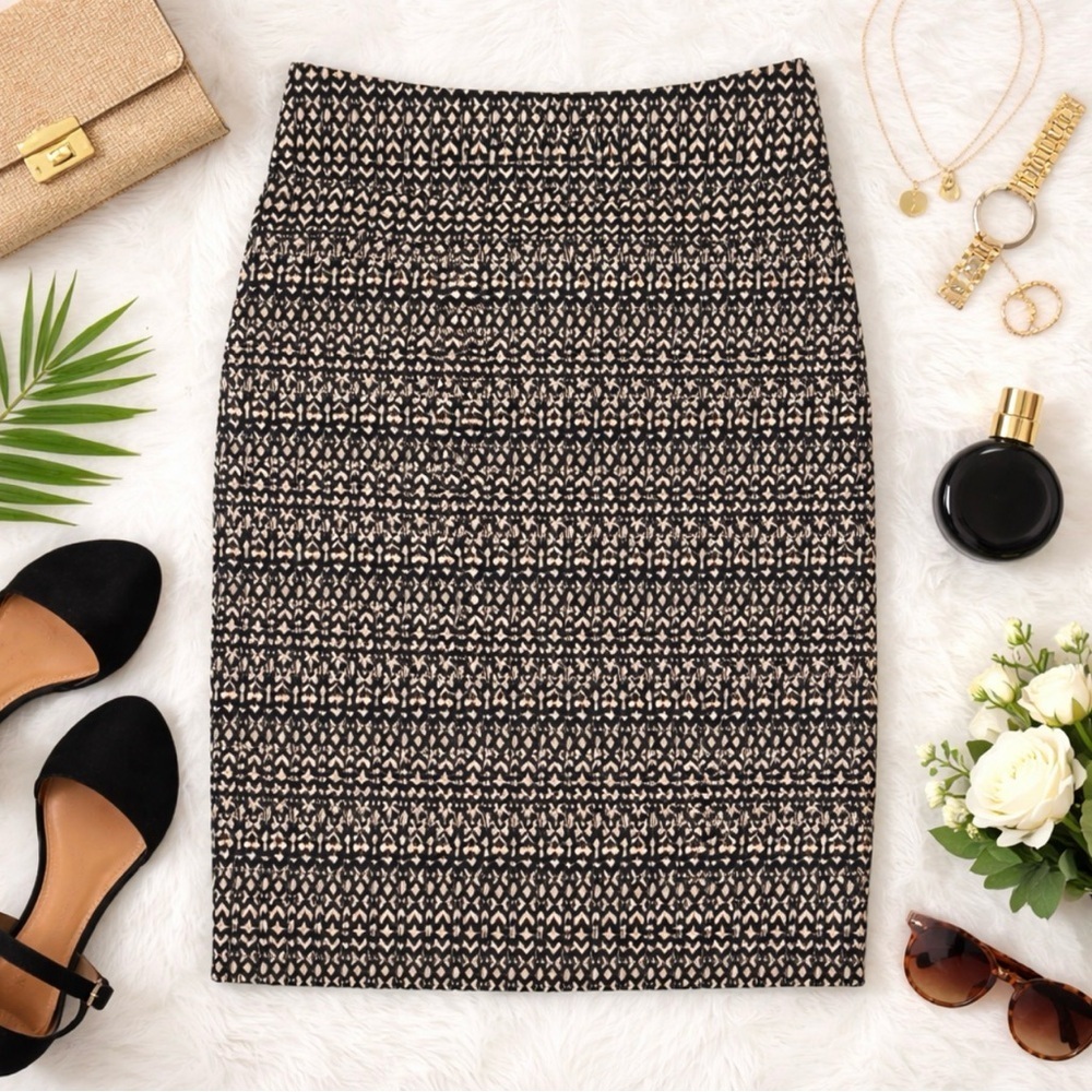 NWOT Margaret M Women's Black Creme Pencil Zip Back Geometric Skirt Small